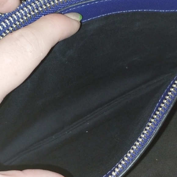 Mark Jacob's Cross Body Bag - Picture 7 of 12